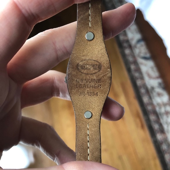 Women’s Brown Leather Fossil Watch - Picture 4 of 6